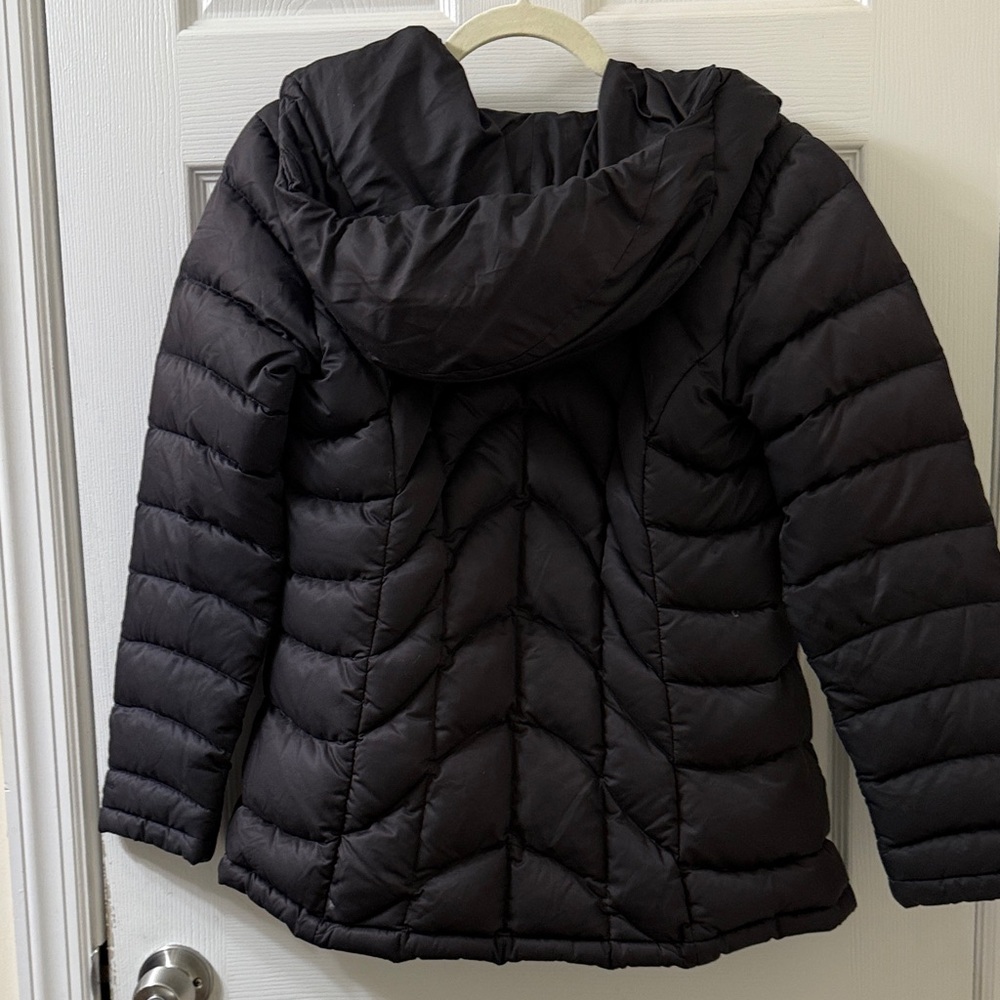 Patagonia Women's Black Puffer Jacket - Picture 8 of 9